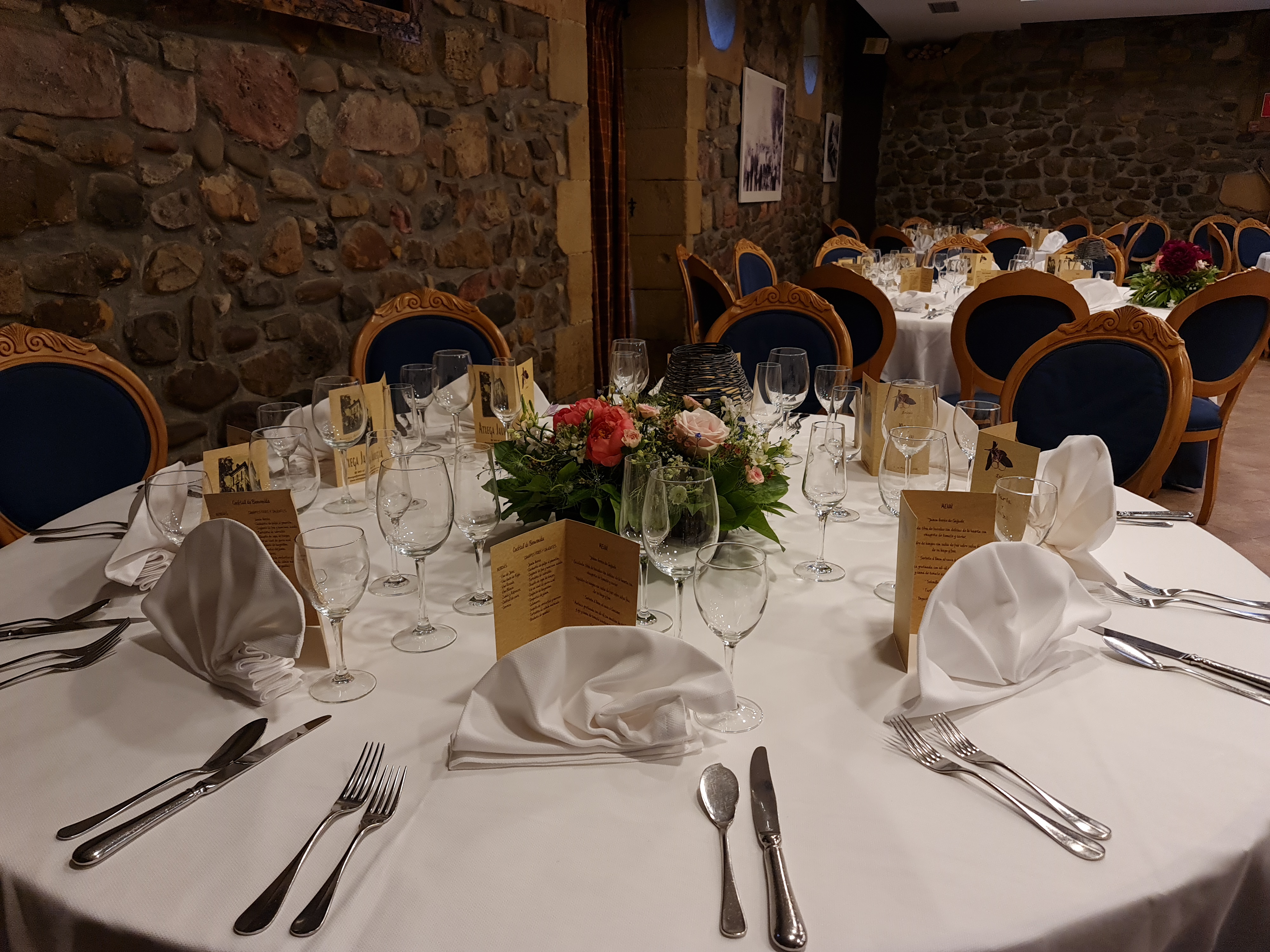 Mesa decorada boda en Atxega Jauregia Gipuzkoa